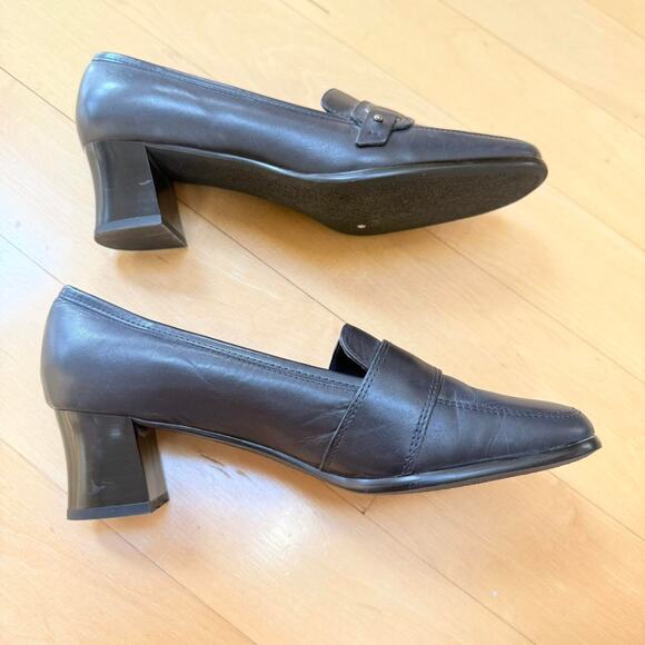 Vintage Etienne Aigner “Chivex” Navy Leather Block Heel Loafers 6.5 - Picture 6 of 7